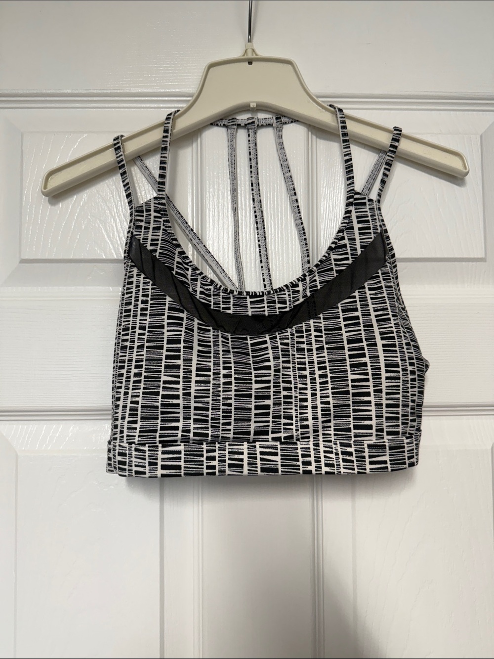 VSX Black and White Patterned Strappy Sports Bra